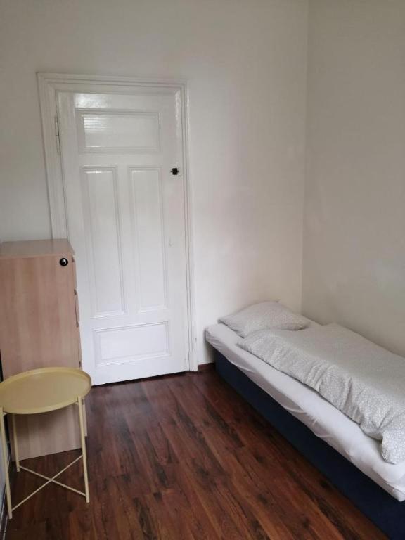 Cozy Rooms, 10 Min By Walk To The Center ברנו